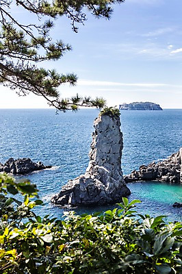 포토 JPG 주간 구름 바다 한국 풍경 사람없음 야외 제주도 돌_바위 바위 외돌개 국내포토 자연요소 아시아 파일형식