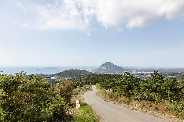 포토 JPG 주간 구름 바다 여행 한국 풍경 사람없음 야외 제주도 군산오름 산방산 국내포토 자연요소 아시아 산 오름 서귀포 파일형식