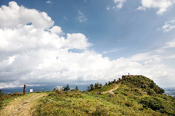포토 JPG 주간 구름 바다 여행 하늘 한국 풍경 사람없음 야외 제주도 군산오름 국내포토 자연요소 아시아 오름 서귀포 파일형식