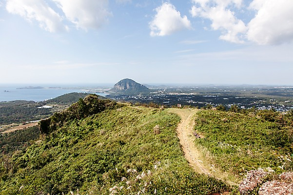 포토 JPG 주간 구름 바다 여행 하늘 한국 풍경 사람없음 야외 제주도 군산오름 산방산 국내포토 자연요소 아시아 산 오름 서귀포 파일형식