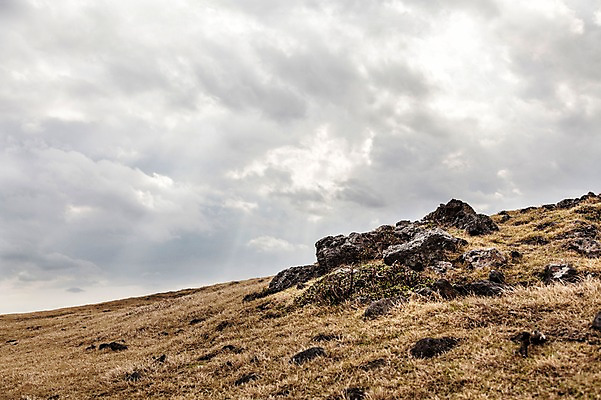 포토 JPG 주간 구름 여행 하늘 한국 풍경 사람없음 야외 제주도 목장 돌_바위 국내포토 자연요소 아시아 파일형식