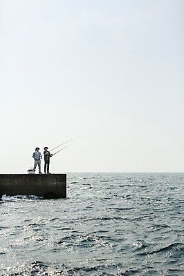 포토 JPG 주간 전신 남자 행복 아들 50대 여행 가족 낚시 한국 함께함 서기 들기 사람 성인 취미 야외 두명 앞모습 30대 부모 제주도 한국인 자녀 아빠 낚싯대 즐거움 방파제 아이스박스 부자지간 성인남자만 국내포토 자연요소 공공시설 감정 아시아 뷰포인트 중년 컨셉 관계 모션 레저 동양인 장년 낚시용품 남자만 성인만 파일형식