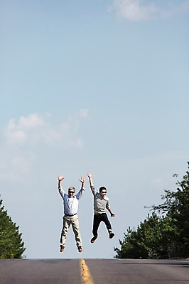 포토 JPG 주간 전신 남자 행복 도로 아들 50대 여행 가족 한국 사람 손짓 성인 취미 야외 두명 앞모습 30대 부모 선글라스 제주도 손들기 점프 차도 한국인 자녀 아빠 즐거움 상쾌 부자지간 성인남자만 국내포토 자연요소 감정 아시아 안경 길 뷰포인트 중년 관계 교통시설 모션 동양인 장년 남자만 성인만 파일형식