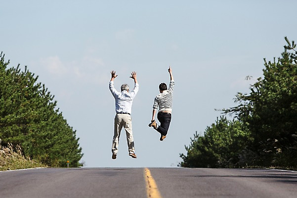 포토 JPG 주간 전신 남자 행복 도로 아들 50대 여행 가족 한국 사람 손짓 성인 취미 야외 두명 뒷모습 30대 부모 제주도 손들기 점프 차도 한국인 자녀 아빠 즐거움 상쾌 부자지간 성인남자만 국내포토 자연요소 감정 아시아 길 뷰포인트 중년 관계 교통시설 모션 동양인 장년 남자만 성인만 파일형식