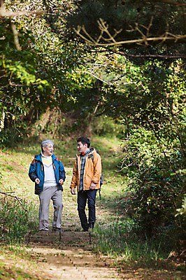 포토 JPG 주간 전신 나무 남자 아들 50대 여행 가족 한국 사람 성인 취미 야외 두명 앞모습 30대 부모 제주도 걷기 등산 한국인 자녀 아빠 등산복 즐거움 상쾌 오름 부자지간 성인남자만 국내포토 자연요소 식물 옷 감정 아시아 뷰포인트 중년 관계 모션 동양인 장년 트래킹 남자만 성인만 파일형식