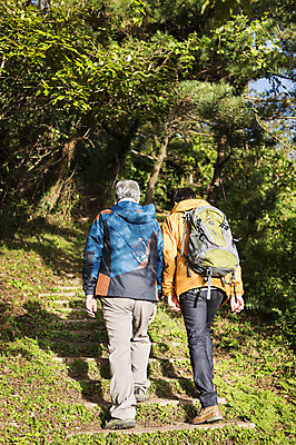 포토 JPG 주간 전신 남자 아들 50대 여행 배낭 가족 한국 사람 성인 취미 야외 두명 뒷모습 30대 부모 제주도 걷기 계단 등산 한국인 자녀 아빠 등산복 즐거움 상쾌 오름 부자지간 성인남자만 국내포토 자연요소 옷 감정 아시아 뷰포인트 중년 가방 관계 모션 동양인 장년 트래킹 남자만 성인만 파일형식