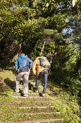 포토 JPG 주간 전신 남자 아들 50대 여행 배낭 가족 한국 사람 성인 취미 야외 두명 뒷모습 30대 부모 제주도 걷기 계단 등산 한국인 자녀 아빠 등산복 즐거움 상쾌 오름 부자지간 성인남자만 국내포토 자연요소 옷 감정 아시아 뷰포인트 중년 가방 관계 모션 동양인 장년 트래킹 남자만 성인만 파일형식