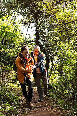 포토 JPG 주간 전신 나무 남자 아들 50대 여행 가족 한국 미소 사람 성인 취미 야외 두명 앞모습 30대 부모 제주도 걷기 등산 한국인 자녀 아빠 등산복 즐거움 상쾌 오름 부자지간 성인남자만 국내포토 자연요소 식물 옷 감정 아시아 뷰포인트 중년 관계 모션 표정 동양인 장년 트래킹 남자만 성인만 파일형식