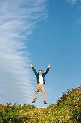 포토 JPG 주간 전신 구름 남자 50대 여행 하늘 팔벌리기 한국 한명 사람 성인 취미 야외 앞모습 부모 제주도 점프 등산 한국인 아빠 정상 등산복 즐거움 상쾌 오름 남자한명만 성인남자만 성인한명만 성인남자한명만 중년만 중년남자만 중년남자한명만 국내포토 자연요소 1 옷 감정 아시아 뷰포인트 중년 가족 모션 동양인 트래킹 남자만 성인만 파일형식