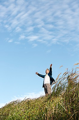 포토 JPG 주간 전신 남자 50대 여행 하늘 팔벌리기 한국 한명 서기 사람 성인 취미 야외 앞모습 부모 제주도 등산 한국인 아빠 정상 등산복 즐거움 상쾌 오름 남자한명만 성인남자만 성인한명만 성인남자한명만 중년만 중년남자만 중년남자한명만 국내포토 자연요소 1 옷 감정 아시아 뷰포인트 중년 가족 모션 동양인 트래킹 남자만 성인만 파일형식