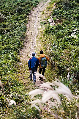 포토 JPG 주간 전신 남자 아들 50대 여행 배낭 가족 한국 갈대 사람 성인 취미 야외 두명 뒷모습 30대 부모 제주도 걷기 등산 한국인 자녀 풀 아빠 등산복 즐거움 상쾌 오름 부자지간 성인남자만 국내포토 자연요소 식물 옷 감정 아시아 뷰포인트 중년 가방 관계 모션 동양인 장년 트래킹 남자만 성인만 파일형식