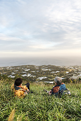 포토 JPG 주간 전신 남자 아들 50대 여행 가족 휴식 한국 사람 앉기 성인 취미 야외 두명 뒷모습 30대 부모 제주도 등산 한국인 자녀 풀 아빠 등산복 즐거움 상쾌 오름 부자지간 성인남자만 국내포토 자연요소 식물 옷 감정 아시아 뷰포인트 중년 컨셉 관계 모션 동양인 장년 트래킹 남자만 성인만 파일형식