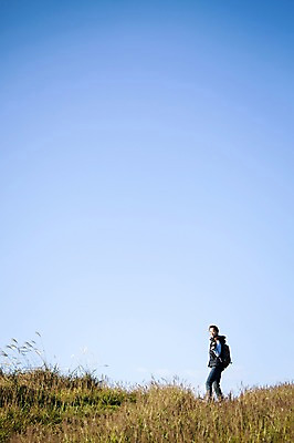 포토 JPG 주간 전신 여자 여유 여행 배낭 하늘 휴식 한국 한명 사람 20대 성인 야외 앞모습 옆모습 제주도 등산 트래킹 한국인 자유 상쾌 억새 오름 성인여자한명만 국내포토 자연요소 식물 1 감정 아시아 뷰포인트 컨셉 가방 레저 동양인 청년 여자한명만 성인여자만 파일형식