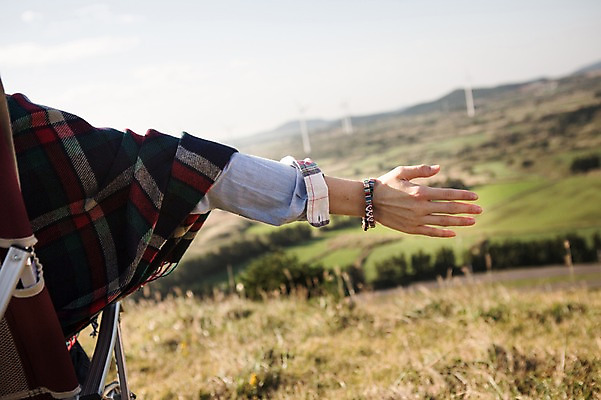 포토 JPG 주간 여자 여유 여행 팔찌 팔벌리기 휴식 한국 한명 사람 앉기 손짓 20대 성인 야외 제주도 트래킹 한국인 자유 담요 상쾌 오름 팔 성인여자한명만 국내포토 자연요소 1 감정 아시아 컨셉 장신구 모션 레저 동양인 청년 신체부위 여자한명만 성인여자만 파일형식