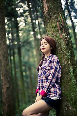 포토 JPG 주간 나무 여자 여유 여행 휴식 한국 한명 서기 사람 상반신 20대 성인 야외 옆모습 청춘 제주도 눈감음 기댐 한국인 자유 숲 상쾌 힐링 성인여자한명만 성인만 국내포토 자연요소 식물 1 감정 아시아 뷰포인트 컨셉 모션 동양인 청년 여자한명만 성인여자만 파일형식