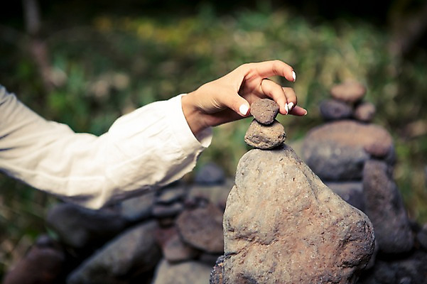 포토 JPG 주간 손 여자 여유 여행 한국 한명 사람 20대 성인 야외 청춘 제주도 한국인 자유 석탑 상쾌 힐링 올리기 성인여자한명만 성인만 국내포토 자연요소 1 감정 아시아 컨셉 모션 동양인 청년 신체부위 탑 여자한명만 성인여자만 파일형식