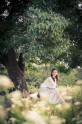 포토 JPG 주간 전신 나무 여자 여유 여행 잎 휴식 한국 한명 미소 사람 앉기 20대 성인 야외 옆모습 제주도 턱괴기 한국인 자유 상쾌 메밀밭 성인여자한명만 성인만 국내포토 자연요소 식물 1 감정 아시아 뷰포인트 컨셉 밭 모션 표정 동양인 청년 여자한명만 성인여자만 파일형식