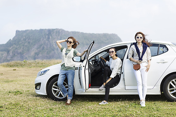 포토 JPG 주간 전신 여자 여유 바다 여행 포즈 자동차 한국 서기 사람 앉기 20대 성인 야외 앞모습 세명 친구 청춘 선글라스 제주도 한국인 자유 힐링 성인여자만 국내포토 자연요소 감정 아시아 안경 육상교통 뷰포인트 컨셉 관계 모션 동양인 청년 여자만 성인만 파일형식