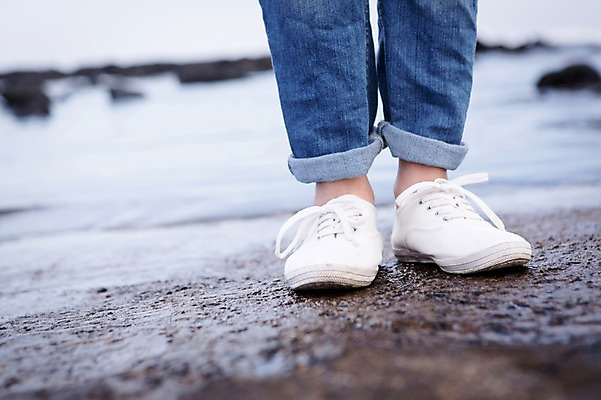 포토 JPG 주간 여자 여유 바다 여행 신발 휴식 한국 한명 서기 사람 20대 성인 야외 앞모습 제주도 한국인 자유 하반신 감성 성인여자한명만 국내포토 자연요소 1 감정 아시아 뷰포인트 컨셉 모션 동양인 청년 여자한명만 성인여자만 파일형식