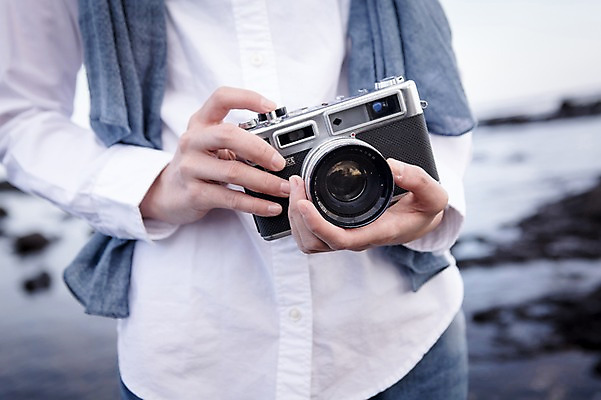 포토 JPG 주간 여자 여유 바다 여행 휴식 한국 한명 서기 들기 사람 상반신 20대 성인 야외 앞모습 제주도 카메라 한국인 자유 감성 안식처 성인여자한명만 국내포토 자연요소 1 감정 아시아 뷰포인트 컨셉 모션 동양인 청년 전자제품 여자한명만 성인여자만 파일형식