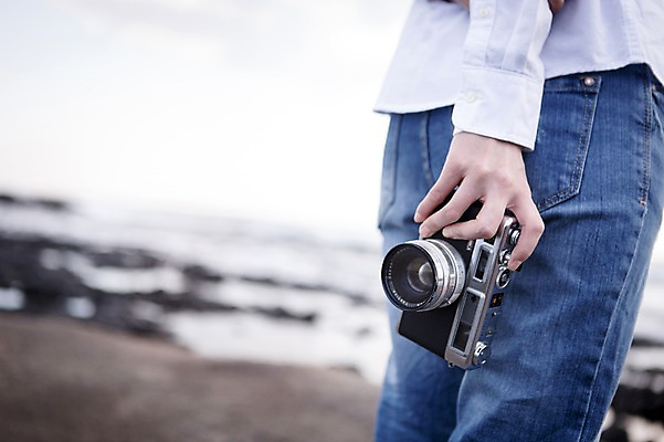 포토 JPG 주간 여자 여유 바다 여행 휴식 한국 한명 서기 들기 사람 20대 성인 야외 뒷모습 제주도 카메라 한국인 자유 하반신 감성 안식처 성인여자한명만 국내포토 자연요소 1 감정 아시아 뷰포인트 컨셉 모션 동양인 청년 전자제품 여자한명만 성인여자만 파일형식