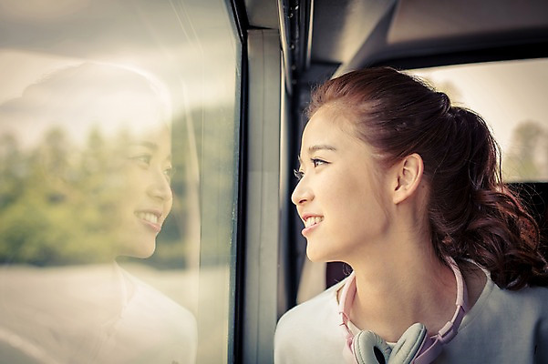 포토 JPG 응시 여자 행복 여유 육상교통 교통수단 여행 창문 버스 한국 한명 웃음 사람 상반신 20대 성인 아웃포커스 제주도 반사 헤드폰 한국인 자유 즐거움 배낭여행 버스여행 성인여자한명만 성인만 국내포토 1 시선 감정 아시아 음향기기 교통 컨셉 대중교통 촬영기법 표정 동양인 청년 여자한명만 성인여자만 파일형식