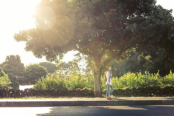 포토 JPG 주간 전신 나무 식물 여자 행복 도로 여유 여행 배낭 자연 한국 한명 서기 사람 20대 성인 야외 옆모습 햇빛 제주도 스카프 한국인 자유 즐거움 배낭여행 안식처 성인여자한명만 성인만 국내포토 자연요소 1 감정 아시아 길 뷰포인트 컨셉 가방 교통시설 모션 휴식 동양인 청년 태양 목도리 생태계 여자한명만 성인여자만 파일형식