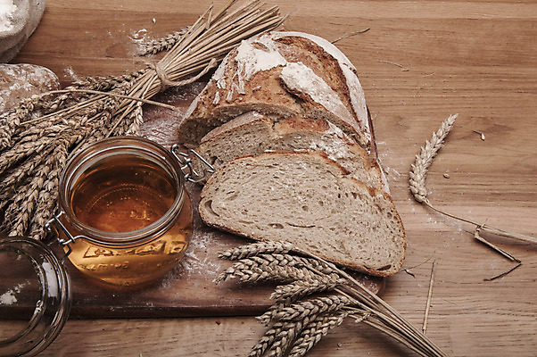 포토 JPG 해외이미지 식물 구름 전통 음식 빵 조각 백그라운드 다이어트 채소 과일 자연 탁자 하늘 아침 치즈 건조 파스타 건강 옥수수 씨앗 사람없음 목재 파란색 빛 갈색 주방 식사 빵집 맛 아침식사 상품 굽기 향수 준비 유기농 심플 밀가루 꿀 덩어리 작살 호밀 귀리 해외202004 해외포토 주간 자연요소 나무 웰빙 컬러 가구 컨셉 재료 유제품 곡류 서양음식 상점 화장품 가루 구이 생태계 파일형식 이미지허브