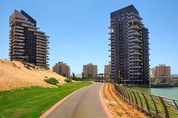 포토 JPG 해외이미지 외관 공원 도로 길 여행 중동 건축양식 하늘 새로움 풍경 사람없음 야외 건물 초록색 여름 파란색 도시풍경 달리기 고층빌딩 도시 지역 스카이라인 선로 이스라엘 해외202004 해외포토 건축물 계절 공공시설 건축 나라 컬러 컨셉 교통시설 모션 빌딩 서아시아 파일형식 이미지허브