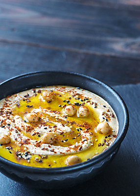 포토 JPG 해외이미지 그릇 실내 사람없음 병아리콩 중동음식 돌접시 나무배경 해외202004 훔무스 해외포토 식기 접시 음식 백그라운드 콩 내부 파일형식 이미지허브