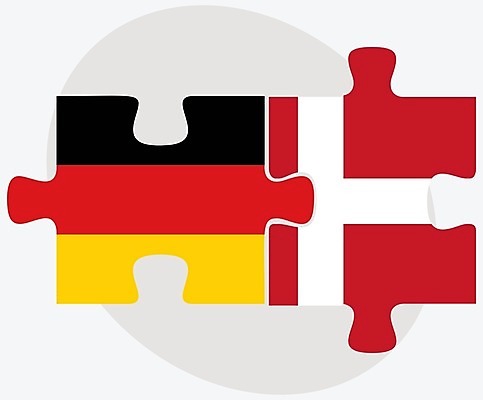 EPS 해외이미지 유럽 조각 컨셉 일러스트 비즈니스 관계 협력 함께함 독일 덴마크 사람 그래픽 3D 깃발 퍼즐 연결 결합 접속 오브젝트 흰배경 베를린 나눔 해결 고립 공화국 왕국 전국 정부 정치 코펜하겐 통일 해외202004 해외일러스트 나라 백그라운드 북유럽 흰색 디지털합성 파일형식 벡터 이미지허브