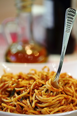 포토 JPG 해외이미지 전통 접시 음식 백그라운드 포크 잎 다이어트 토마토 채소 재료 탁자 치즈 파스타 건강 마늘 스파게티 육류 요리 사람없음 빨간색 빛 식당 식사 저녁식사 이탈리아 신선 면 맛 지중해 허브 올리브 점심식사 마카로니 채식주의자 해외202004 해외포토 식물 식기 열매 유럽 바다 컬러 가구 컨셉 식재료 유제품 서양음식 상점 채식 파스타면 파일형식 이미지허브