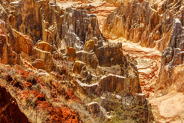 포토 JPG 해외이미지 공원 여행 아프리카 자연 산 풍경 사람없음 빨간색 컬러풀 골짜기 놀람 트래킹 바위 시골 언덕 즐거움 부식 그림 사암 내추럴 산악지대 마다가스카르 전국 절정 지질학 해외202004 해외포토 공공시설 교육 감정 나라 컬러 레저 표정 돌_바위 생태계 파일형식 이미지허브