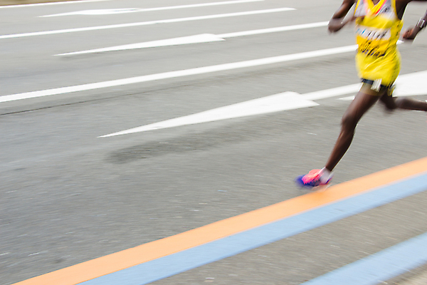 포토 JPG 해외이미지 여자 도로 스포츠 포즈 신발 신체 모션 성공 거리 사람 이벤트 사람없음 야외 달리기 조깅 운동 힘 경쟁 에너지 우승 군중 소프트포커스 속도 땀 근육질 마라톤 달리기선수 양발 해외202004 해외포토 길 컨셉 교통시설 근육 촬영기법 건강 경기 최고 육상스포츠 몸매 육상선수 파일형식 이미지허브