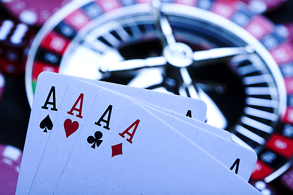 포토 JPG 해외이미지 실내 사람없음 아웃포커스 트럼프 도박 카지노 룰렛 겜블 해외202004 해외포토 촬영기법 내부 놀이용품 게임 파일형식 이미지허브