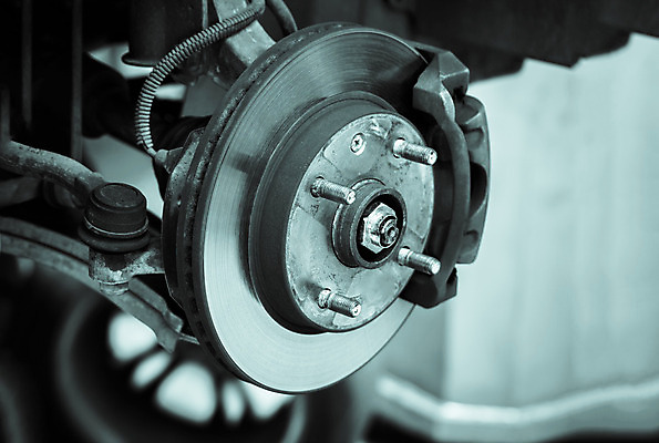 포토 JPG 해외이미지 자동차 안전 사람없음 금속 검은색 흰색 바퀴 원형 변화 가장자리 수리 브레이크 서비스 매듭 타이어 볼트 시스템 고정 문제 팔 잭 점검 유지 교체 단절 자동 지원 차고 철강 캘리퍼스 필터 헬프 효과 해외202004 해외포토 도형 육상교통 컬러 컨셉 재질 신체부위 공구 도움 둘레 파일형식 이미지허브