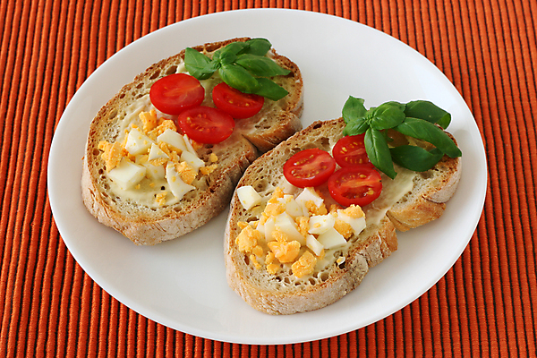 포토 JPG 해외이미지 접시 음식 빵 토마토 사람없음 계란 식사 아침식사 자르기 속도 토스트 바질 삶기 해외202004 해외포토 식기 채소 모션 알 파일형식 이미지허브