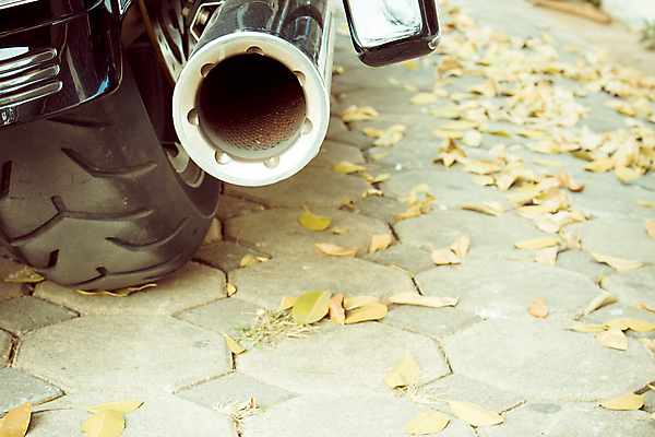 포토 JPG 해외이미지 라이프스타일 남자 여행 소년 사람없음 빛 반사 유행 금속 검은색 어둠 힘 기계 운전 오토바이 클래식 은색 승차 철 묘사 속도 순환 모터 배기가스 어려움 철강 특별함 스타일 해외202004 해외포토 어린이 컬러 컨셉 모션 재질 사람 생활 바이크 파일형식 이미지허브