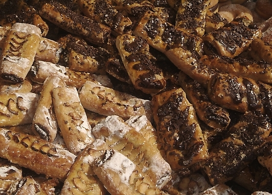 포토 JPG 해외이미지 전통 음식 백그라운드 재료 자연 디저트 건강 사탕 요리 사람없음 갈색 쿠키 케이크 이탈리아 빵집 신선 최고 달콤 아침식사 낟알 설탕 시리얼 굽기 유기농 흙더미 산기슭 내추럴 고립 오트밀 전문 채식주의자 핸드메이드 개암 못생김 해외202004 해외포토 웰빙 열매 유럽 컬러 산 상점 식사 흙 맛 구이 생태계 채식 파일형식 더미 귀리 이미지허브