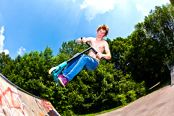 포토 JPG 해외이미지 백인 구름 라이프스타일 공원 남자 행복 어린이 포즈 신체 모션 청소년 하늘 근육 건강 한명 사람 경사 소년 야외 공중 10대 태양 갈색 점프 힘 기쁨 에너지 스쿠터 승차 속도 면도기 스케이트장 궤 해외202004 해외포토 자연요소 서양인 1 공공시설 감정 컬러 스포츠시설 생활 위생용품 오토바이 파일형식 이미지허브