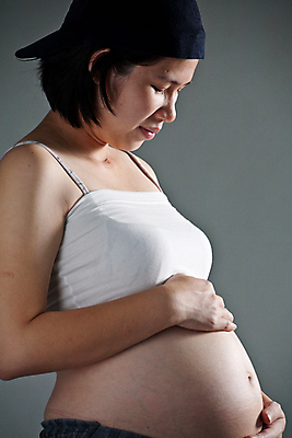 포토 JPG 해외이미지 손 여자 행복 백그라운드 신체 가족 엄마 건강 사랑 한명 미소 사람 성인 유행 희망 임산부 임신 터치 흰색 아기 잡기 출산 기다림 우아함 예측 긍정 고립 돌봄 카피스페이스 해외202004 해외포토 1 감정 컬러 컨셉 관계 모션 표정 신체부위 공백 파일형식 이미지허브