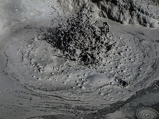 포토 JPG 해외이미지 공원 지구 자연 풍경 사람없음 물 환경 거품 뜨거움 구멍 액체 위험 폭발 땅 분수 화산 먼지 가스 진흙 루마니아 내추럴 볼리비아 압력 전국 지질학 현상 해외202004 해외포토 자연요소 공공시설 교육 유럽 컨셉 산 아메리카 생태계 파일형식 이미지허브