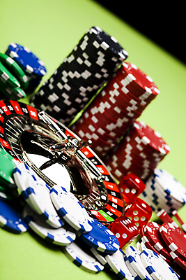 포토 JPG 해외이미지 실내 사람없음 쌓기 포커칩 도박 카지노 주사위 룰렛 겜블 초록배경 해외202004 해외포토 백그라운드 모션 내부 초록색 게임 포커 파일형식 이미지허브