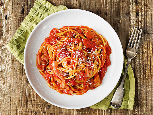 포토 JPG 해외이미지 전통 음식 토마토 양파 파스타 마늘 스파게티 요리 사람없음 가로 이탈리아 시골 베이컨 녹말 탄수화물 해외202004 해외포토 유럽 채소 서양음식 돼지고기 파일형식 이미지허브