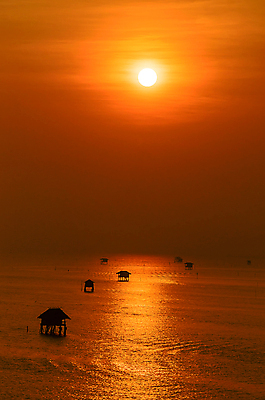 포토 JPG 해외이미지 디자인 실루엣 문화 바다 여행 오렌지 건축양식 태국 자연 지붕 휴가 휴식 주택 사람없음 건물 물 태양 마을 일출 검은색 수영 만 뜨거움 오두막 빌라 휴양지 낚시꾼 방갈로 몰디브 이국적 스타일 해외202004 해외포토 자연요소 건축물 건축 아시아 컬러 컨셉 과일 숙소 촬영기법 노을 장소 수상스포츠 생태계 파일형식 이미지허브