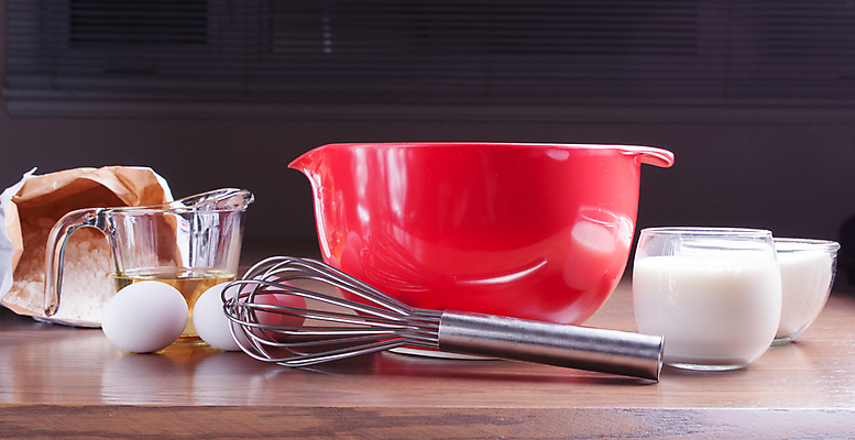 포토 JPG 해외이미지 음식 가방 재료 탁자 디저트 건강 요리 사람없음 목재 빨간색 초록색 금속 계란 빵집 우유 신선 사발 달콤 맛 플라스틱 가루 설탕 굽기 준비 만들기 밀가루 주걱 단백질 바닐라 실리콘 채식주의자 채찍 핸드메이드 해외202004 해외포토 나무 잡화 컬러 가구 컨셉 모션 재질 주방용품 유제품 상점 알 사기그릇 구이 채식 영양소 파일형식 이미지허브