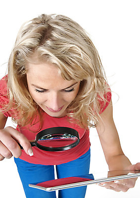 포토 JPG 해외이미지 스튜디오촬영 응시 여자 인터넷 통신 돋보기 모바일 한명 세로 컴퓨터 태블릿 터치패드 금발 독서 알약 디지털 흰색 확인 검색 호기심 흰배경 실수 고립 소셜미디어 오류 제어 지원 터치스크린 해외202004 해외포토 1 헤어스타일 시선 감정 컬러 백그라운드 컨셉 실내 사람 전자제품 스마트기기 약 파일형식 이미지허브