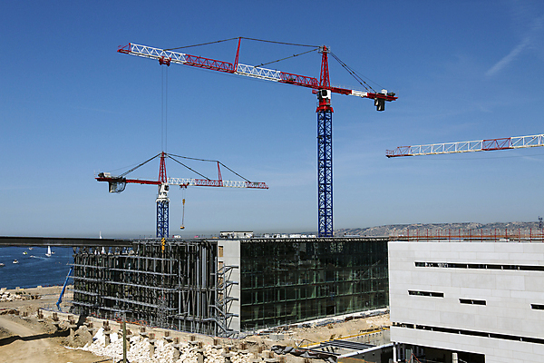 포토 JPG 해외이미지 산업 건설업 사람없음 건물 건설현장 프랑스 땅 기중기 리프트 리프팅 마르세유 해외202004 해외포토 건축물 유럽 중장비 파일형식 이미지허브
