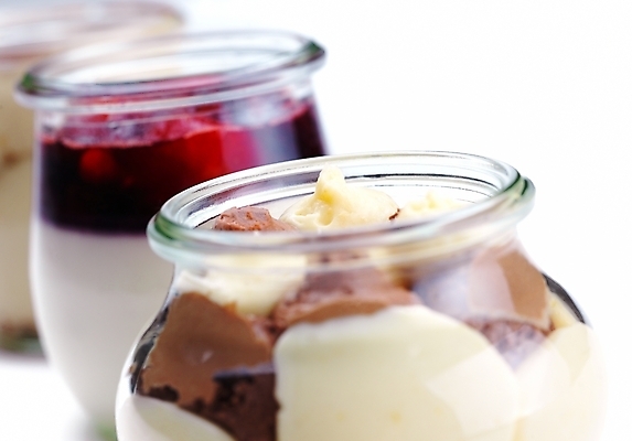 포토 JPG 해외이미지 실내 근접촬영 사람없음 아웃포커스 흰배경 푸딩 해외202004 해외포토 뷰포인트 백그라운드 디저트 촬영기법 내부 흰색 파일형식 이미지허브