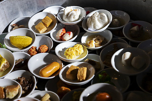 포토 JPG 해외이미지 전통 접시 아시아 음식 백그라운드 태국 건강 육류 돼지고기 요리 동양인 사람없음 컬러풀 노란색 주방 식당 식사 저녁식사 중국 어둠 신선 뜨거움 사발 맛 아침식사 작음 레시피 기선 점심식사 대두 번 뷔페 푸켓 해외202004 해외포토 식기 나라 빵 컬러 컨셉 배_교통 식재료 인종 상점 사기그릇 크기 파일형식 이미지허브